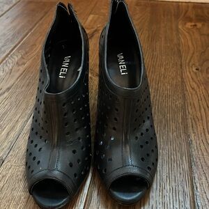 Vaneli Black leather peak a boo toe heels size 9